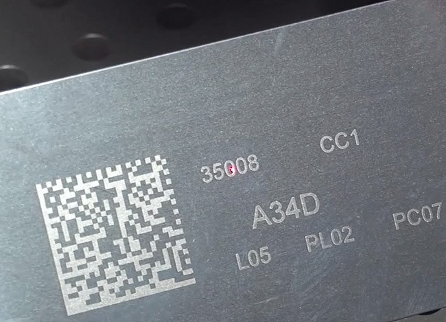 Guida al laser a fibra per marcatura: come incidere i metalli in modo indelebile | DF Fiore Installazioni